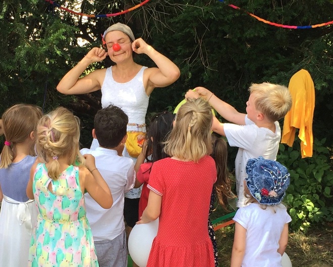 Fröhlicher Kindergeburtstag: Clownina – Clownerie für Kinder